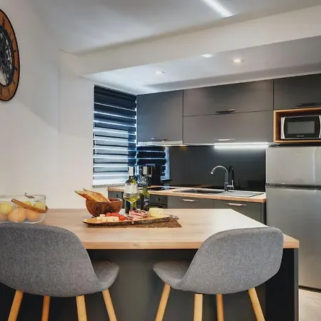 Exclusive Apartment *